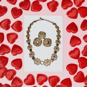 Elegant Gold vintage Necklace and cuff links